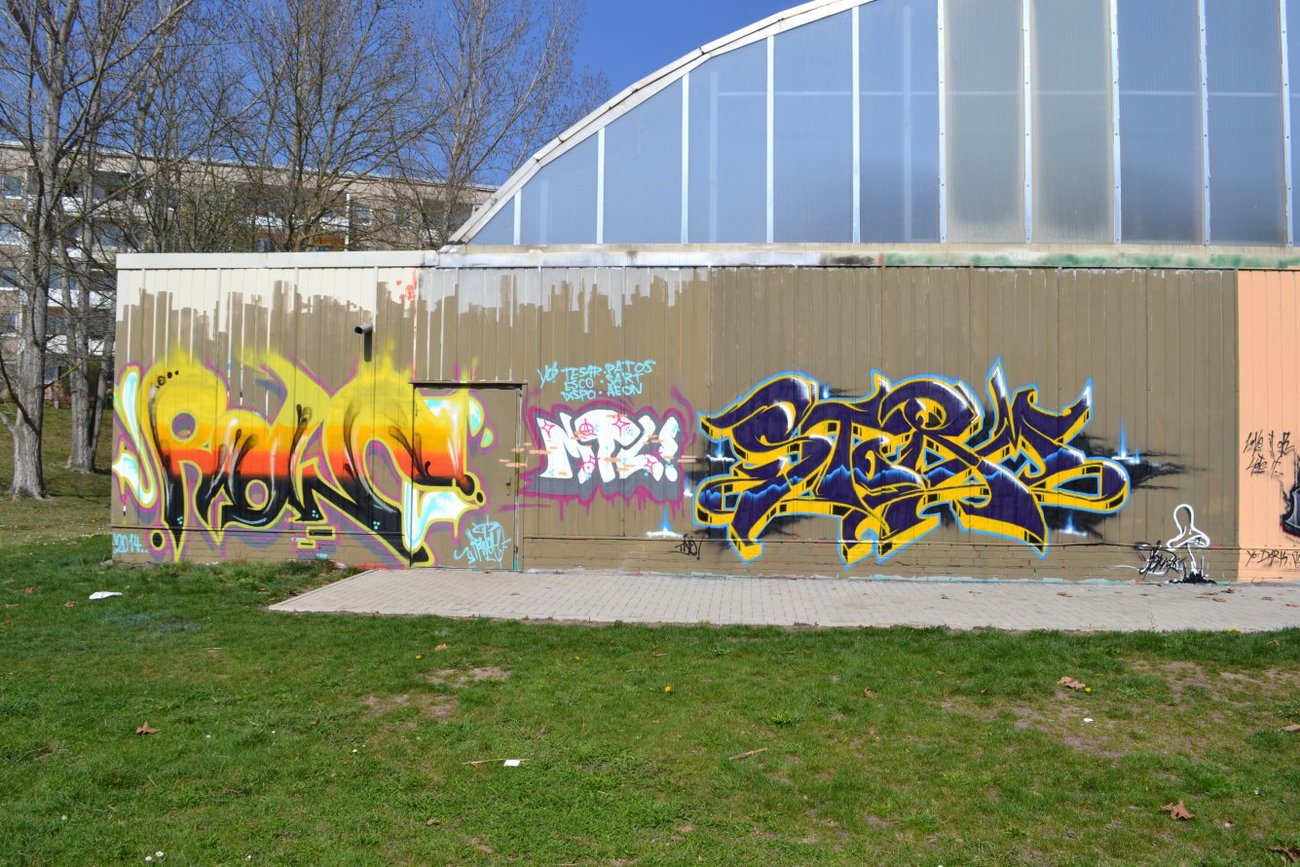 Graffiti Wall - Photo by geracity - srorm