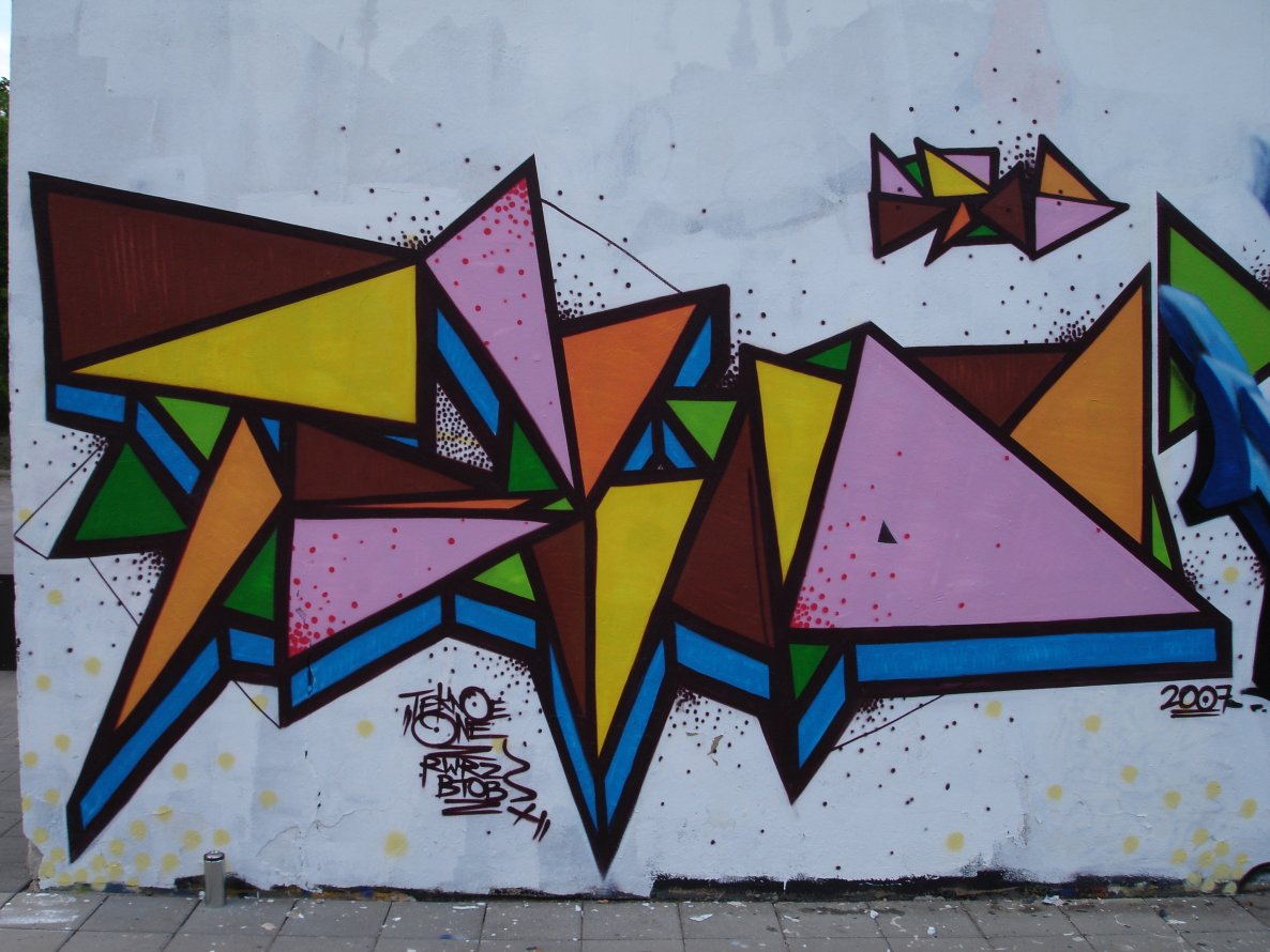 Graffiti Wall - Photo by geracity