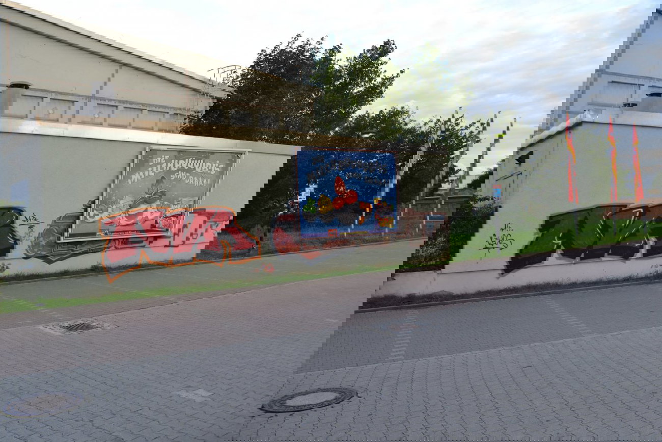 Graffiti Bombing in Gera - Photo by geracity - nvr, never (2014)