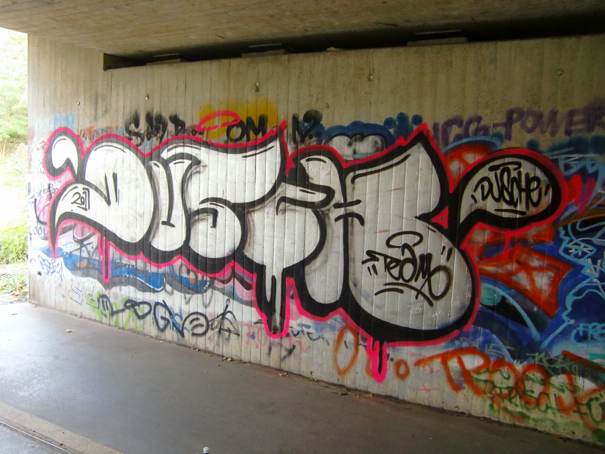 Graffiti Wall - Photo by geracity - dusch