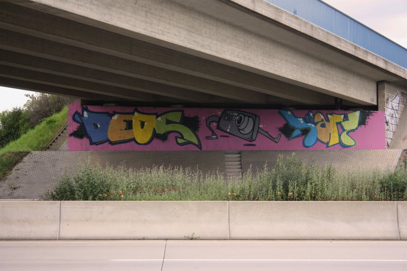 Graffiti Wall - Photo by geracity - deos, käry