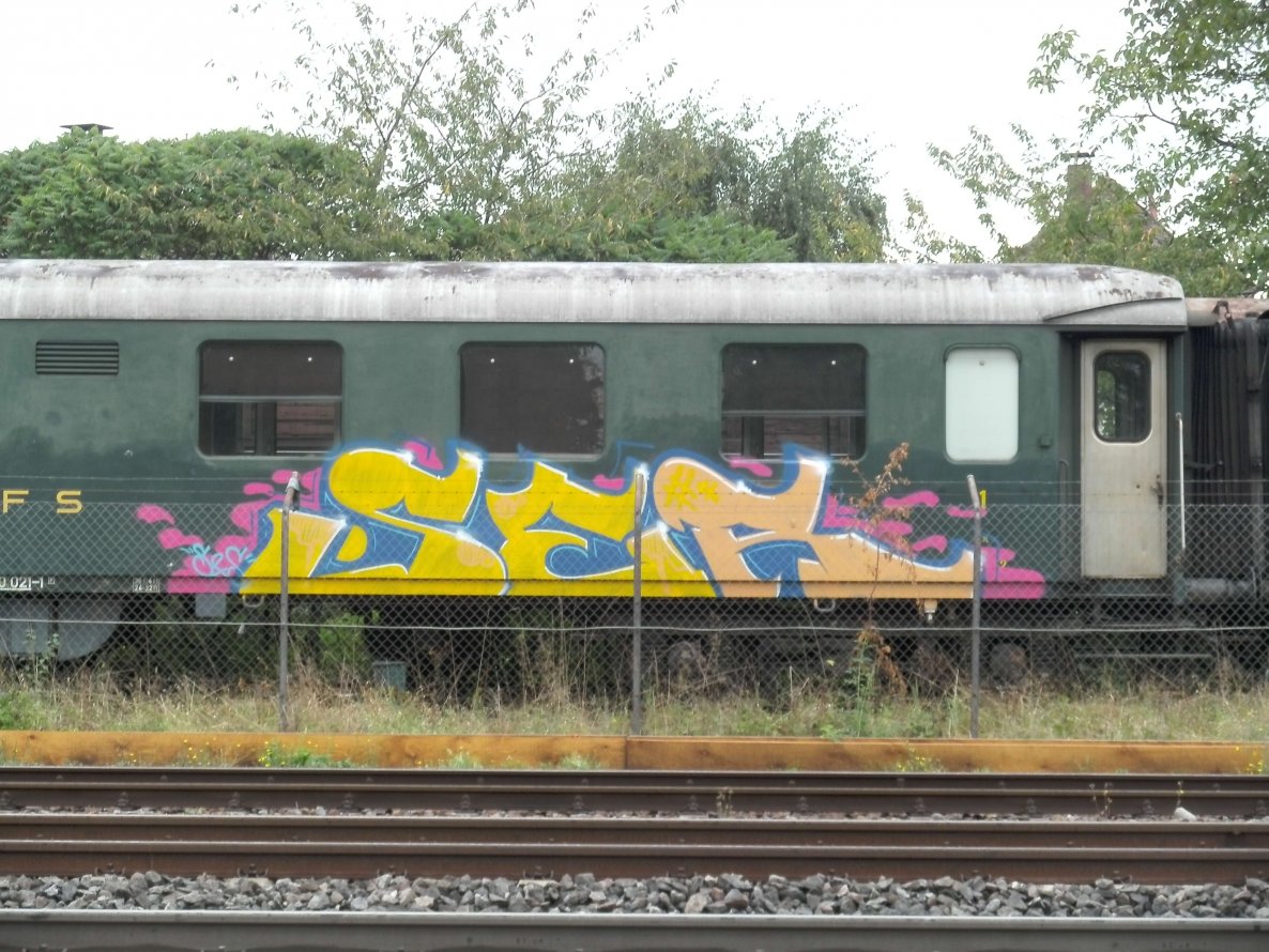 Graffiti Wall - Photo by geracity - ser