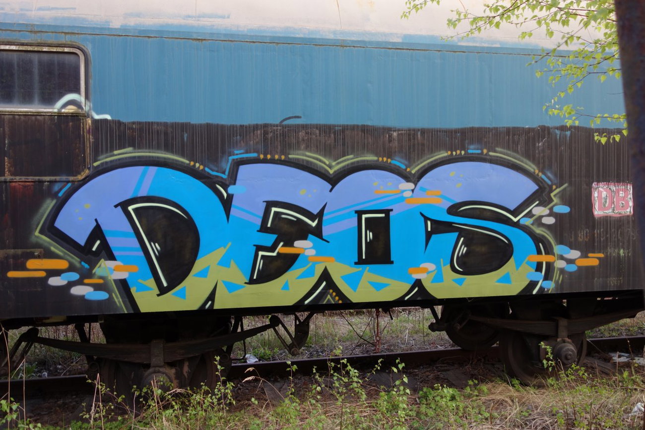 Graffiti Wall - Photo by geracity