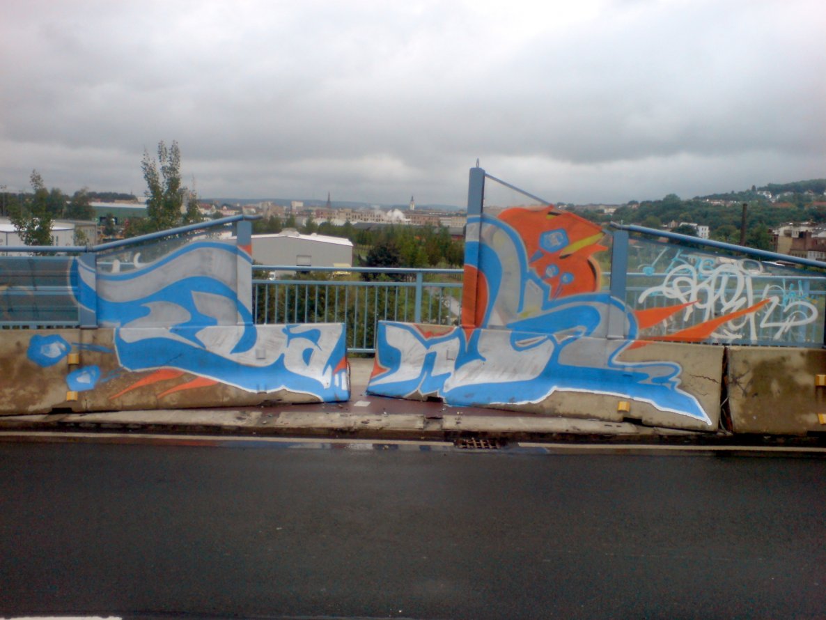 Graffiti Bombing in Gera - Photo by geracity - Dark