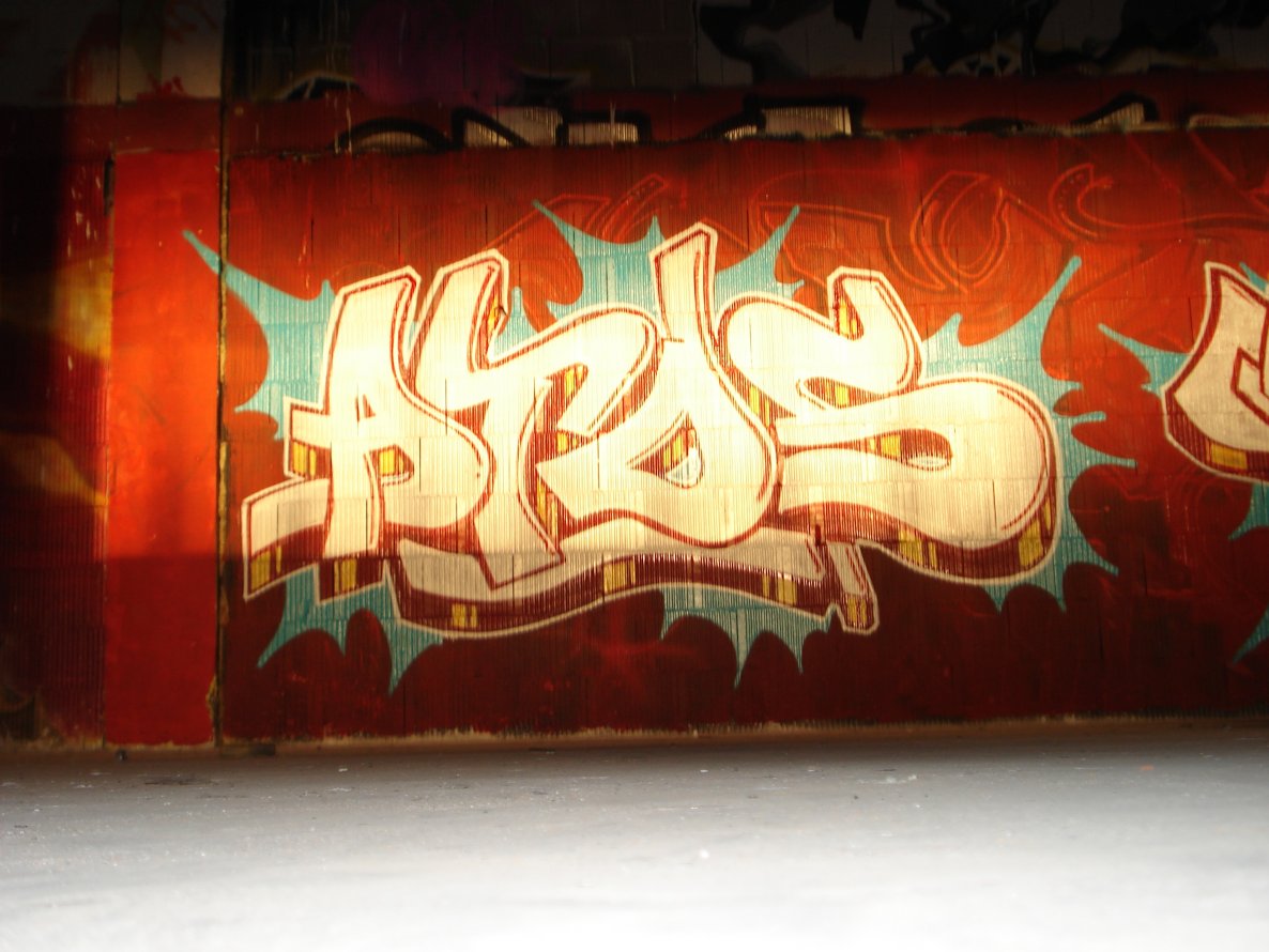Graffiti Wall - Photo by geracity - atos