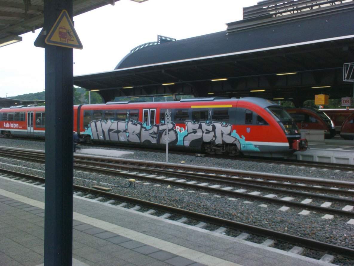 Graffiti Bombing in gera - Photo by geracity - hyze, bez, ser (2009)