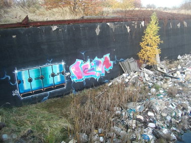 Graffiti Wall - Photo by geracity - deos, drop