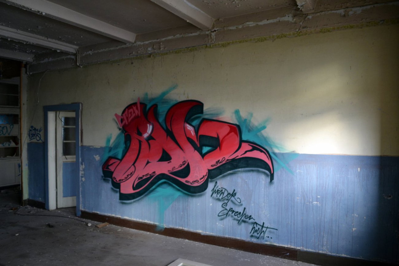 Graffiti Wall in Leipzig - Photo by geracity - rdm, redröm (2014)