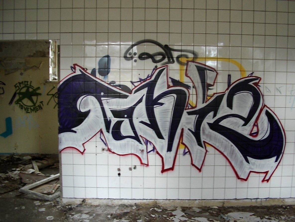 Graffiti Wall - Photo by geracity - peniz