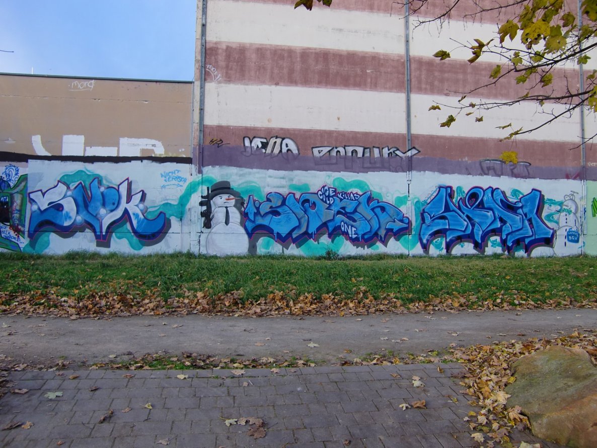 Graffiti Wall - Photo by geracity - snok, smak, shar