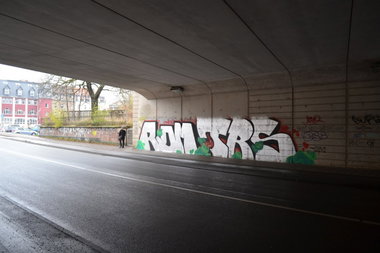 Graffiti Bombing - Photo by geracity - Rdm, Redröm, trs