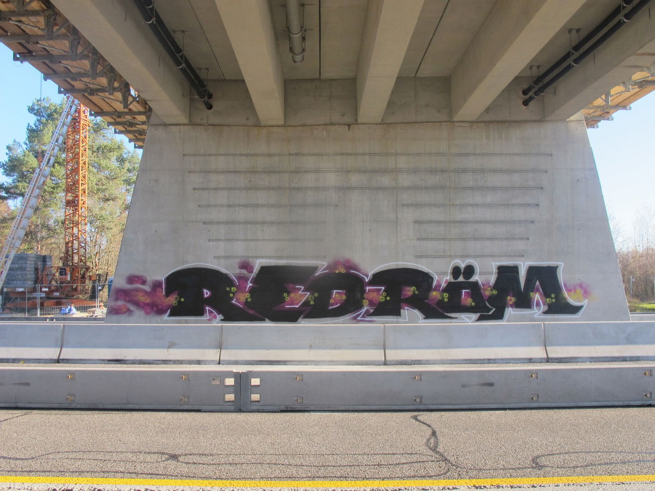 Graffiti Wall - Photo by geracity - rdm, redröm