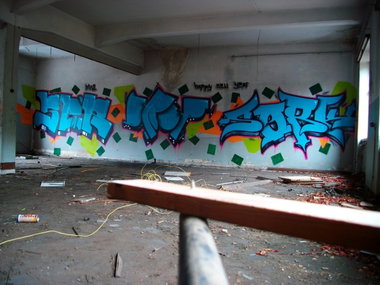 Graffiti Wall - Photo by geracity - ser, drop, sork