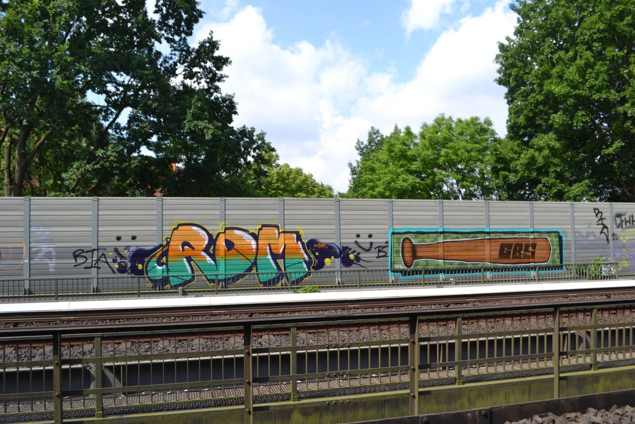 Graffiti Wall in Hamburg - Photo by geracity - rdm, gbs