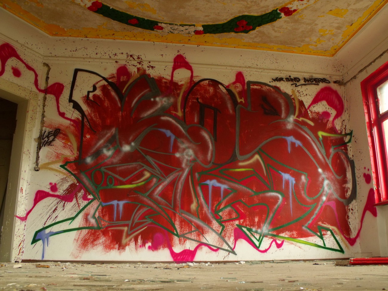 Graffiti Wall - Photo by geracity - dkor, käry