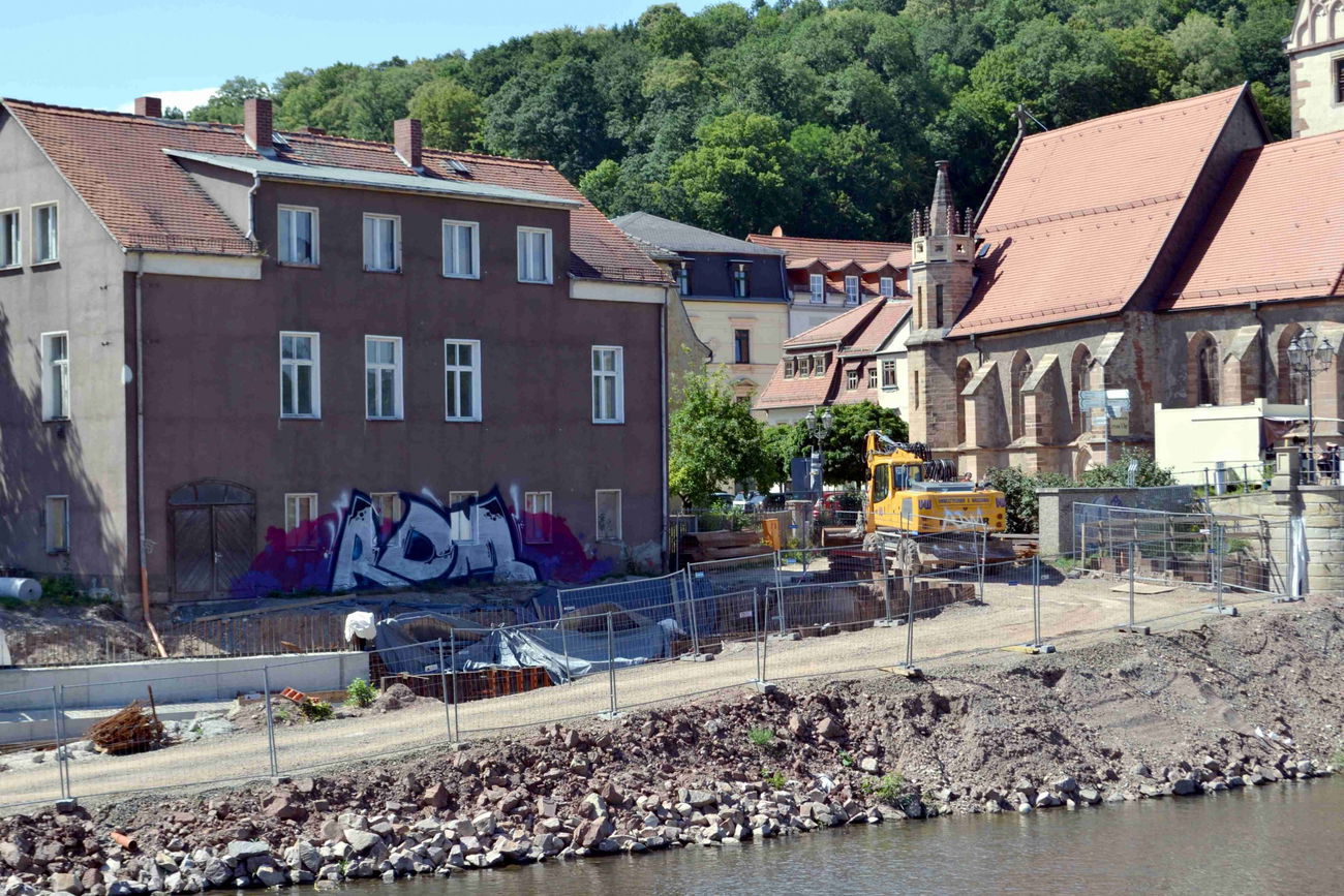 Graffiti Bombing in Gera - Photo by geracity - rdm, redröm