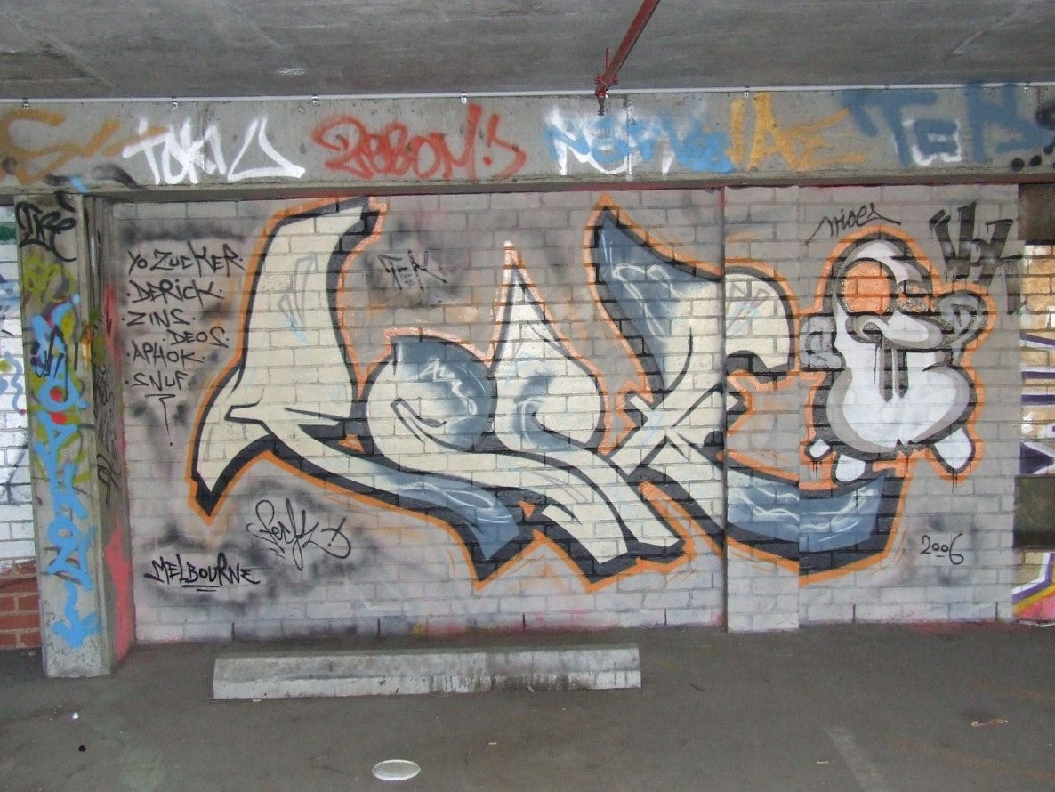 Graffiti Wall - Photo by geracity - feck