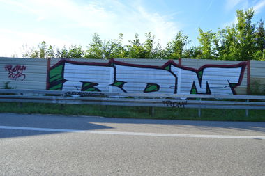 Graffiti Bombing in Lörrach - Photo by geracity - rdm, redröm