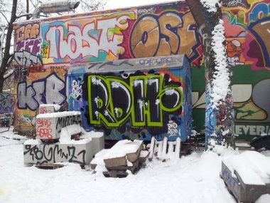 Graffiti Wall in Dresten - Photo by geracity - rdm, redröm