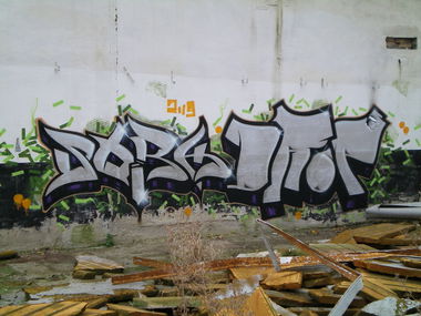 Graffiti Wall - Photo by geracity - sork, drop