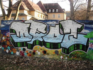 Graffiti Wall - Photo by geracity - deoz