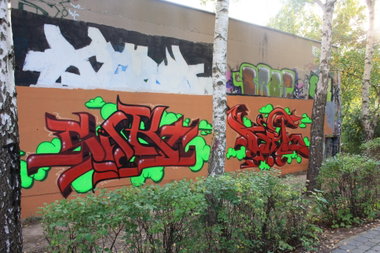 Graffiti Wall - Photo by geracity - sert, dark
