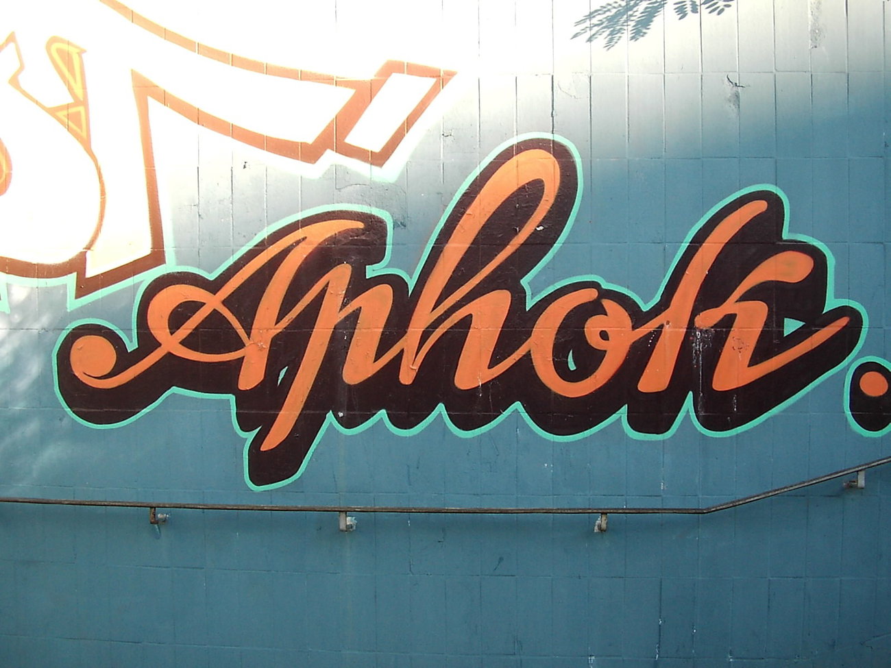 Graffiti Wall - Photo by geracity - aphok