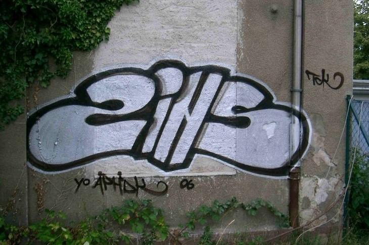 Graffiti Wall - Photo by geracity - zins