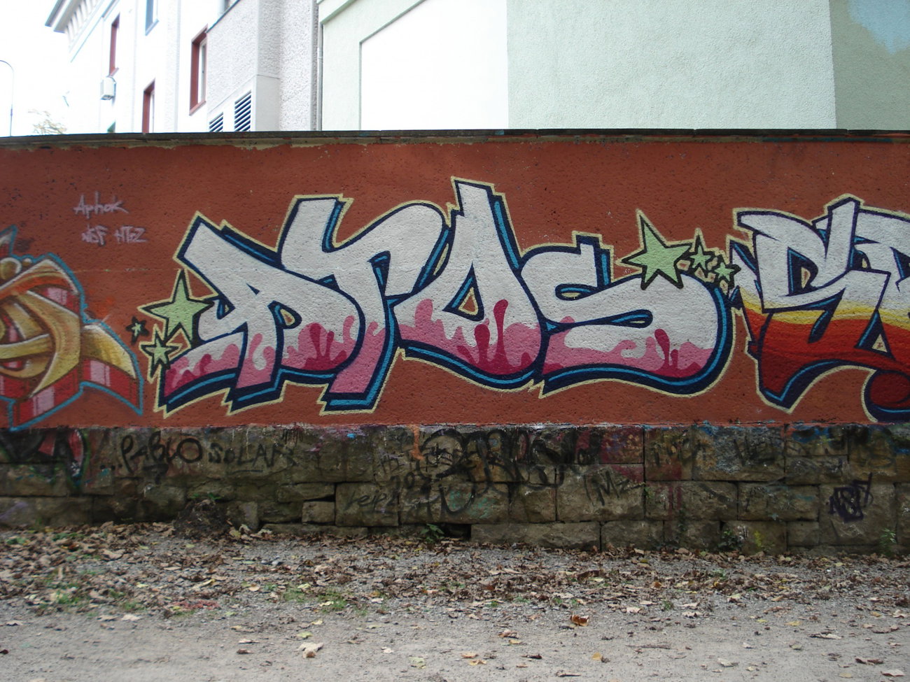 Graffiti Wall - Photo by geracity - atos