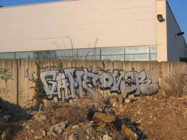 Graffiti Bombing - Photo by geracity - gameover