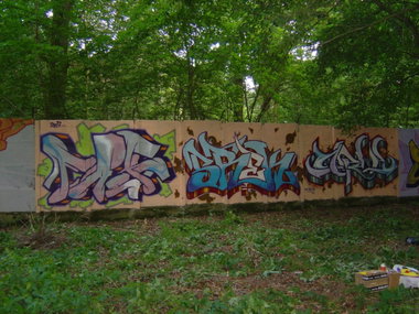 Graffiti Wall - Photo by geracity - dack, srek, aphok