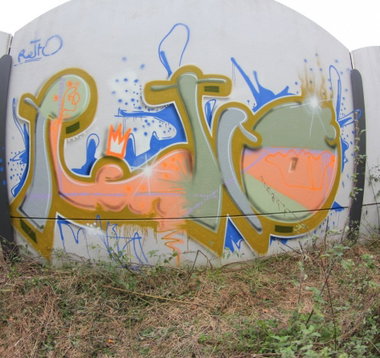 Graffiti Wall - Photo by geracity - retro