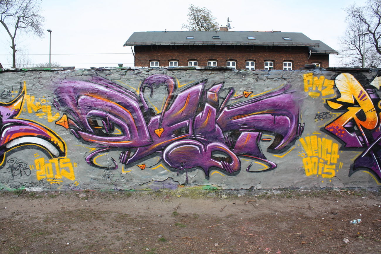 Graffiti Wall - Photo by ghettoklaus - doit