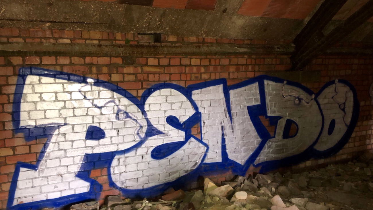 Graffiti Wall - Photo by giant (2020)