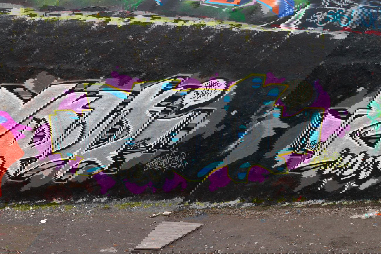 Graffiti Wall - Photo by gibmirdeineseele - cow, jemos, 666