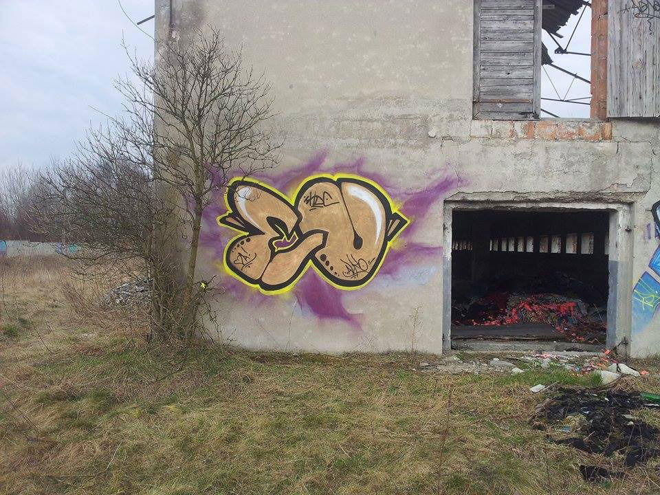 Graffiti Wall - Photo by gintonic - eo, cru, crew