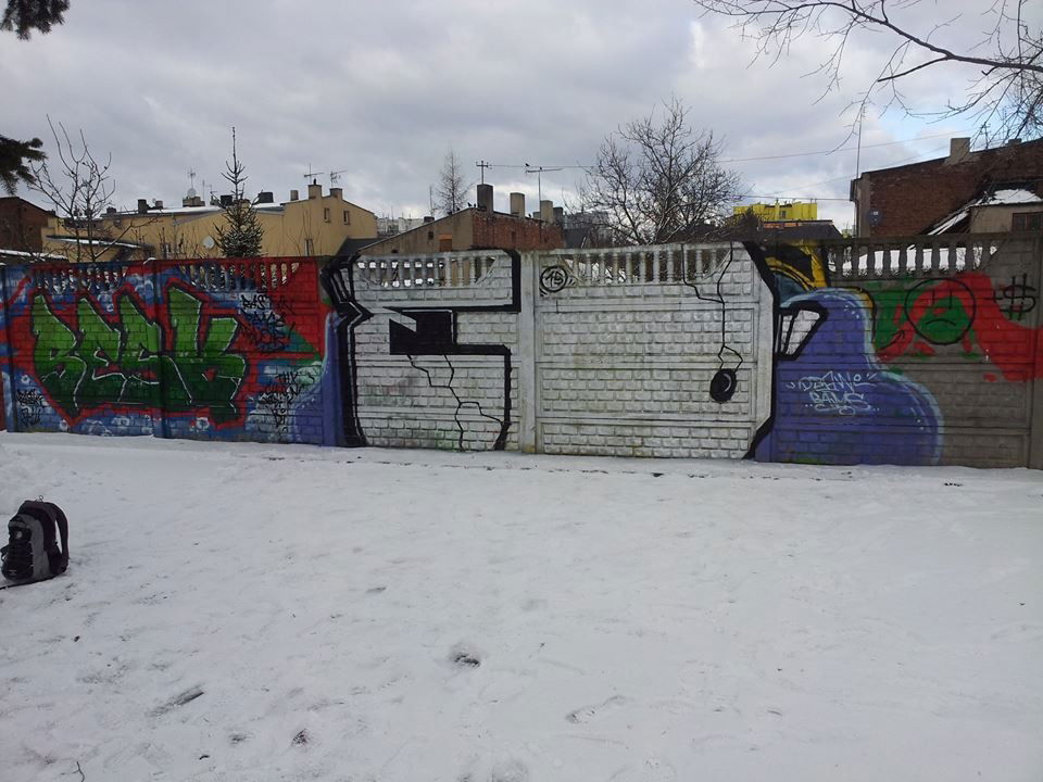 Graffiti Wall - Photo by gintonic - eo, legal, crew