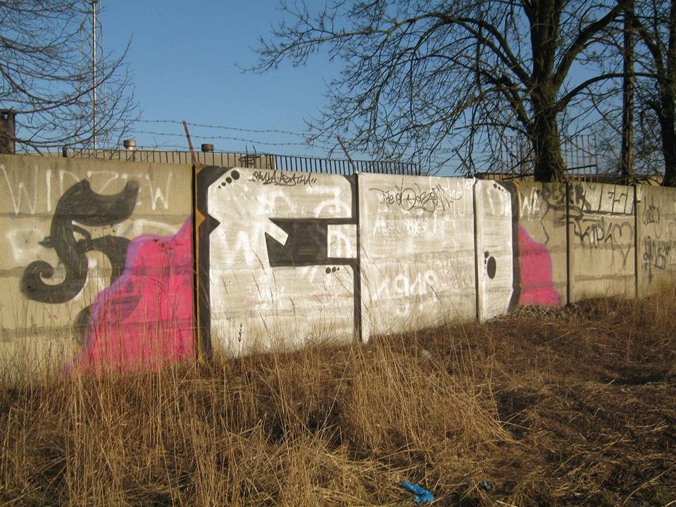 Graffiti Bombing - Photo by gintonic - eo, bombing, chrome
