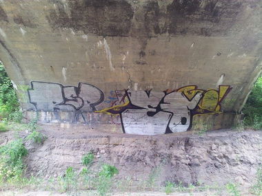 Graffiti Bombing - Photo by gintonic - rsp, eo, crew