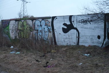 Graffiti Bombing - Photo by gintonic - eo, local, line