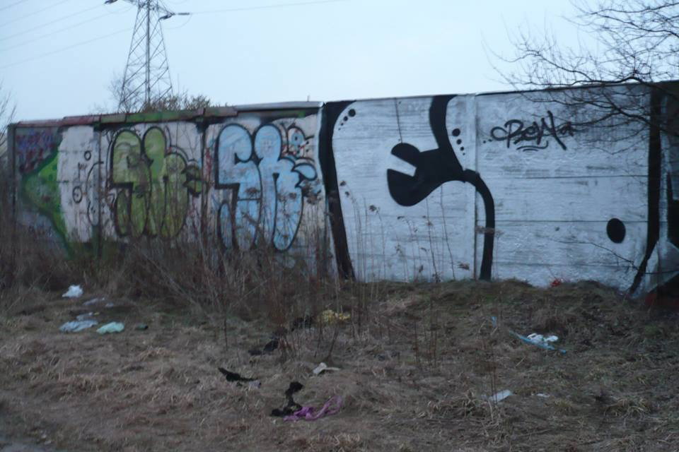 Graffiti Bombing - Photo by gintonic - eo, local, line