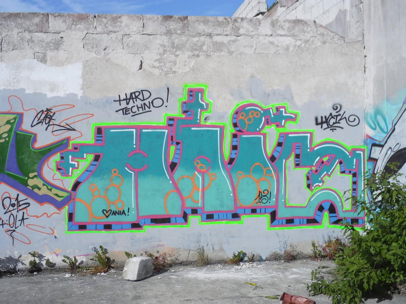 Graffiti Wall - Photo by gloszezlewu