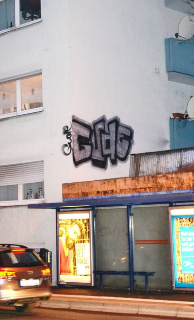 Graffiti Bombing - Photo by goergelucas