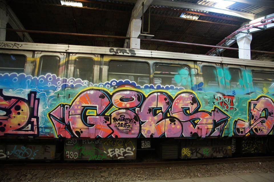 Graffiti Train - Photo by goes1 - metro, bucharest, panel (2015)