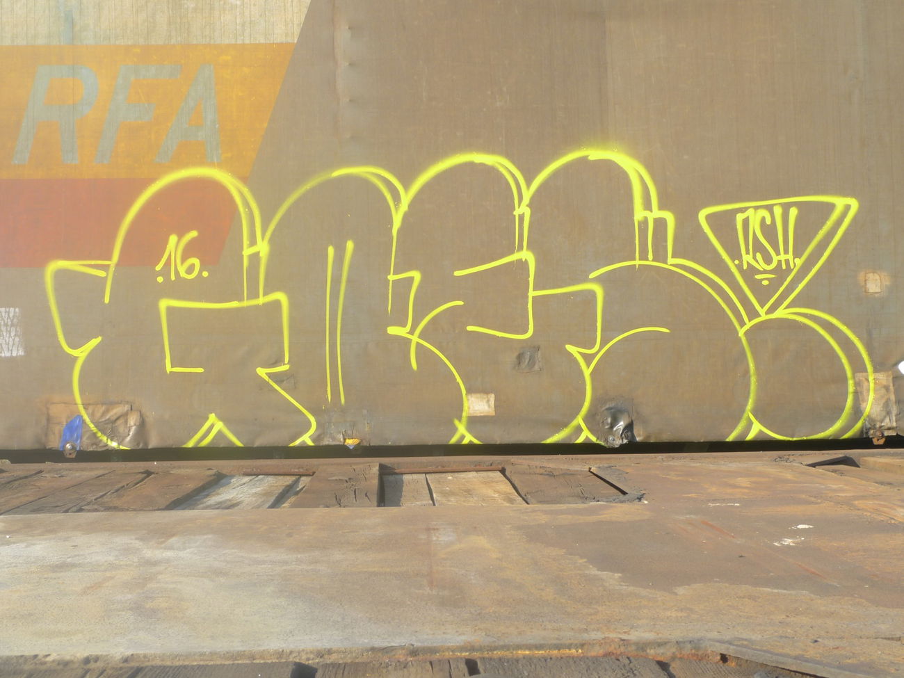 Graffiti Train - Photo by goes1 - freight, fr8, goes (2016)