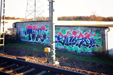 Graffiti Bombing - Photo by goodhuman - tacos, shizo, bahnlinie (2014)