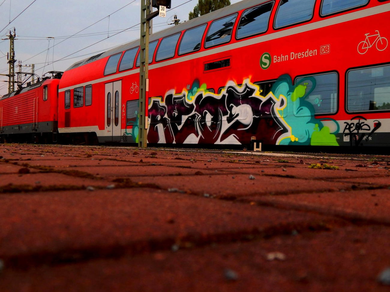 Graffiti Train - Photo by graffiti2017 - Reos, Tv, Train (2016)