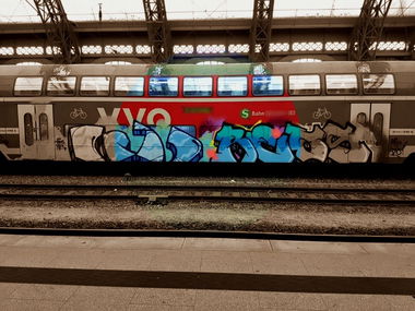 Graffiti Train - Photo by graffiti2017 (2016)