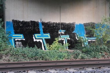 Graffiti Bombing - Photo by graffiti4life