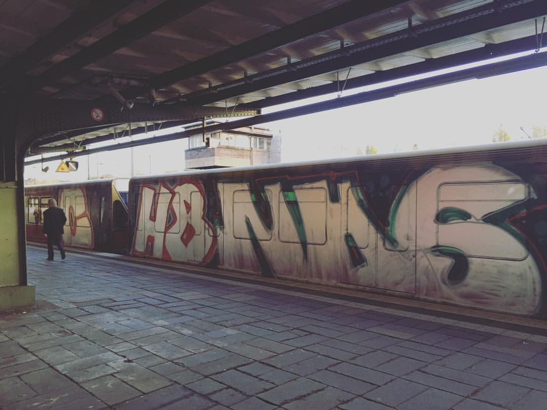Graffiti Train - Photo by graffitiBLN - h8, nhs, train